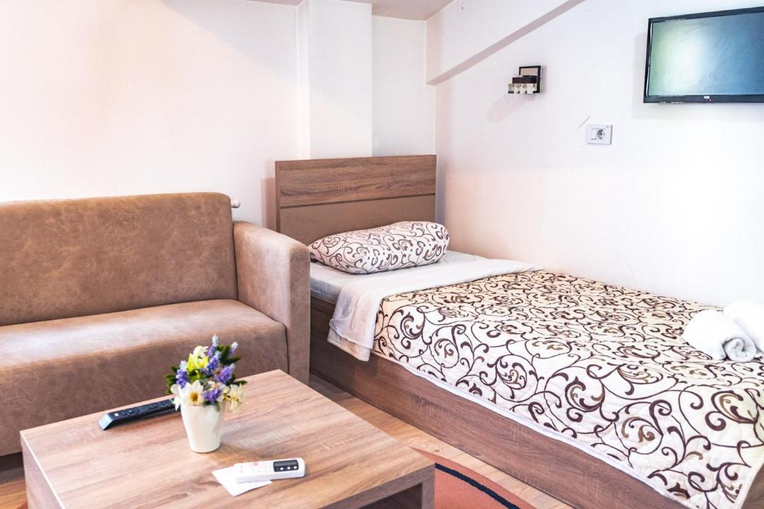 Hotel Zeleni Vir Ниш Экстерьер фото