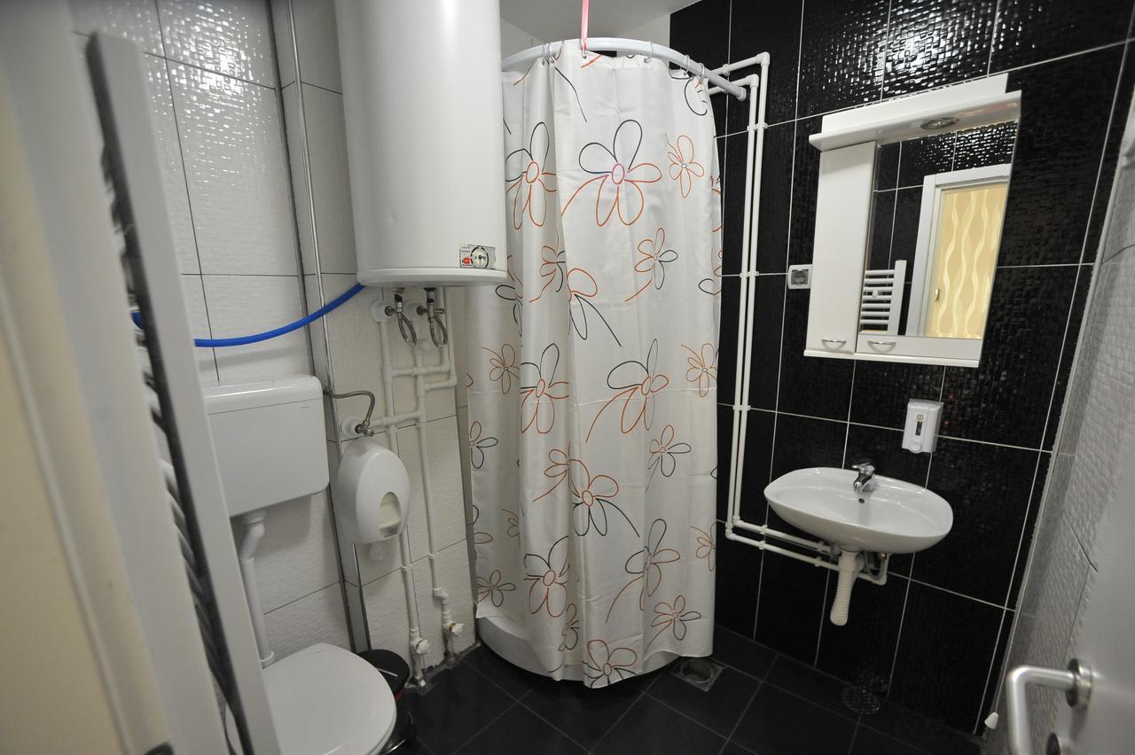 Hotel Zeleni Vir Ниш Экстерьер фото